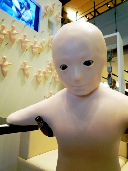 Elfoid humanoid mobile phone robot -- -1