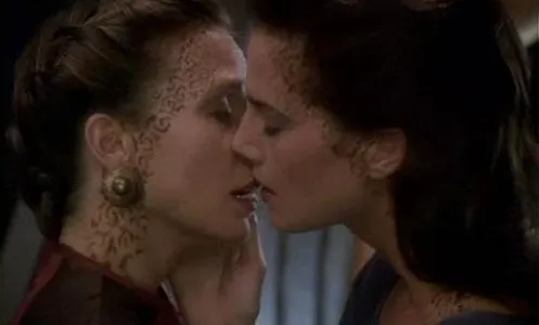 Lesbian Ladies Kissing 32