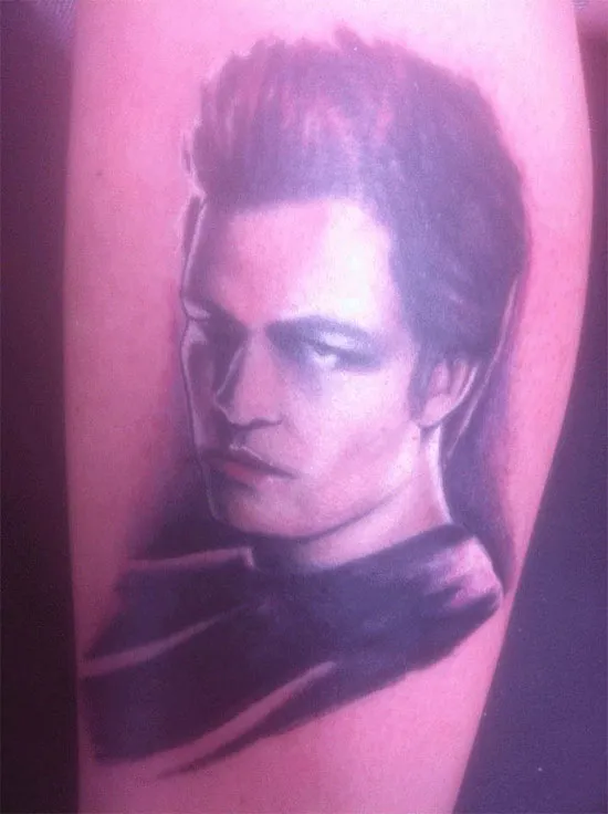 This Person Let Himself Be Blindfolded While He Got a Twilight Tattoo 