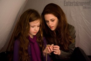 twilight-breaking-dawn-part-2-mackenzie-foy-kristen-stewart