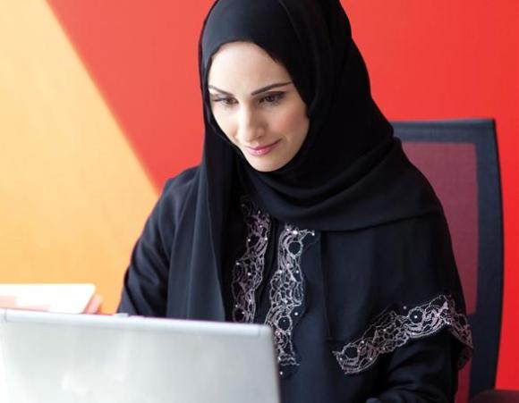 saudi-woman-computer