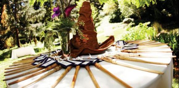Harry Potter / Wedding Check out this Insane Harry Potter Dessert Table!