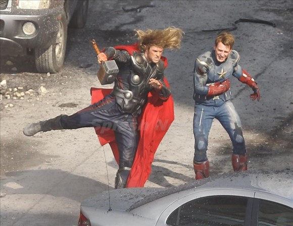 First pictures of Chris Evan and Chris Hemsworth fighting together on the 'Avengers' set