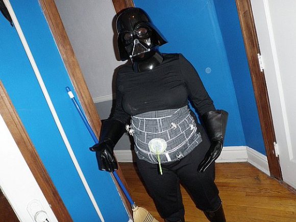 Pregnant-Death-Star-Halloween-Costume