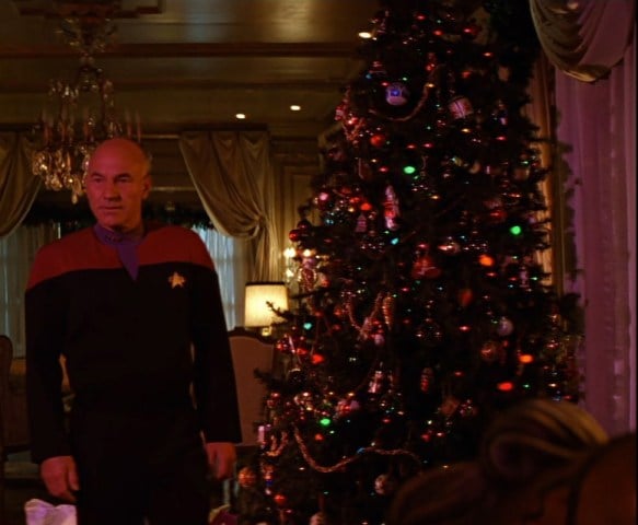 Picard_with_Christmas_tree