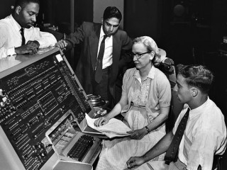 Grace_Hopper_and_UNIVAC