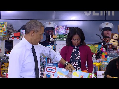Obama Refuses to Gender Toys At Christmas Event | The Mary Sue
