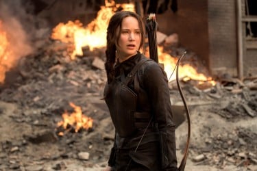 Katniss_Mocking-Jay_after-explosion-375x250