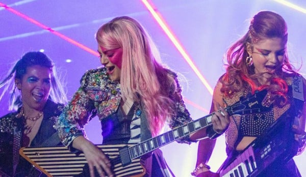 Jem-and-the-Holograms-thumb-600x348