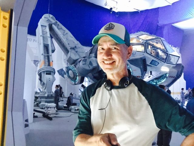 Director-Roland-Emmerich-on-the-set-of-INDEPENDENCE-DAY-RESURGENCE-1435030102
