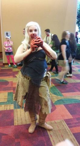 Daenerys eating some heart.