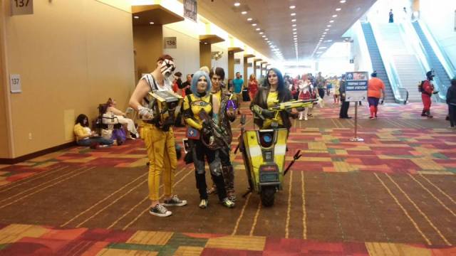 More Borderlands cosplayers!