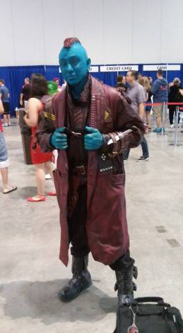 This Yondu cosplayer's mohawk glows!