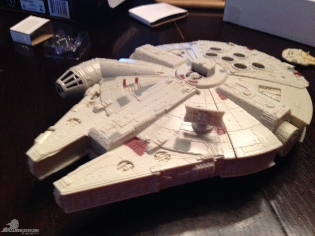 star-wars-the-force-awakens-millennium-falcon-micromachines-playset-080615-008