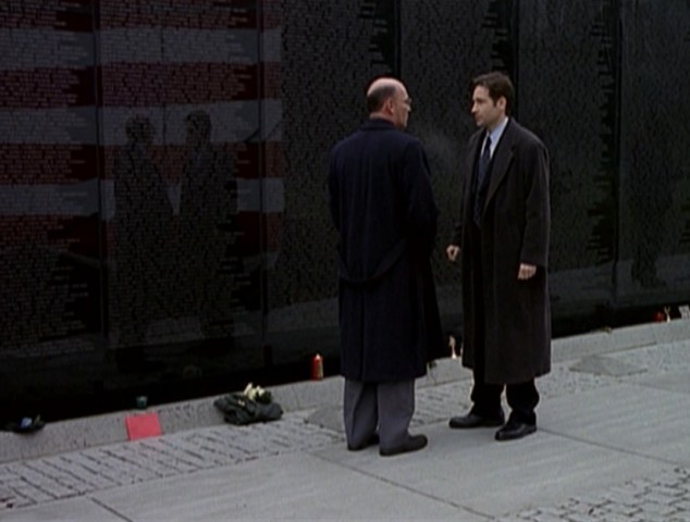 Mulder and Skinner at the memorial