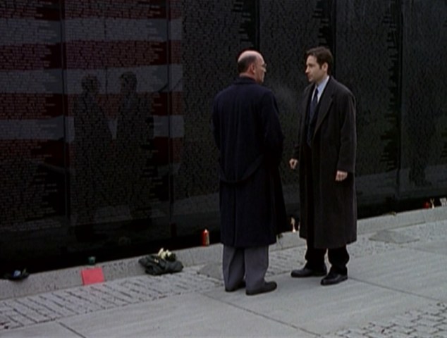 Mulder and Skinner at the memorial