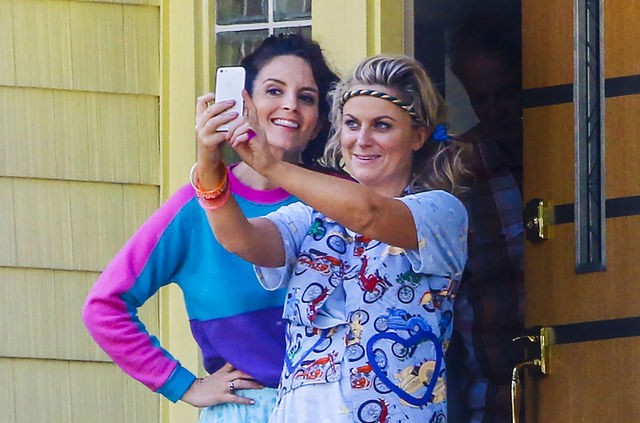 tina-fey-amy-poehler-play-sisters-in-sisters-one-last-hurrah-in-the-old-homestead-497469