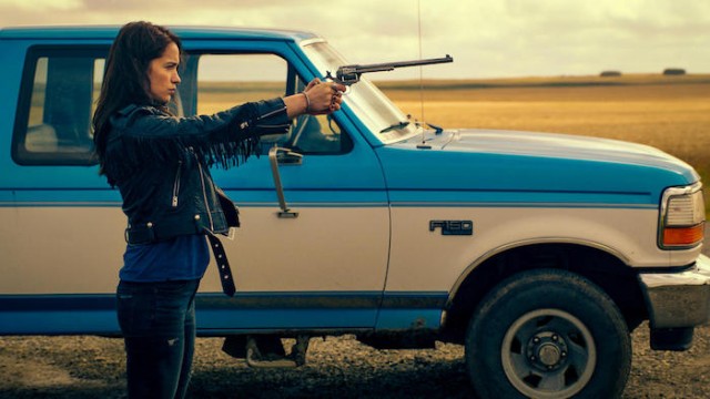 Wynonna aims her gun