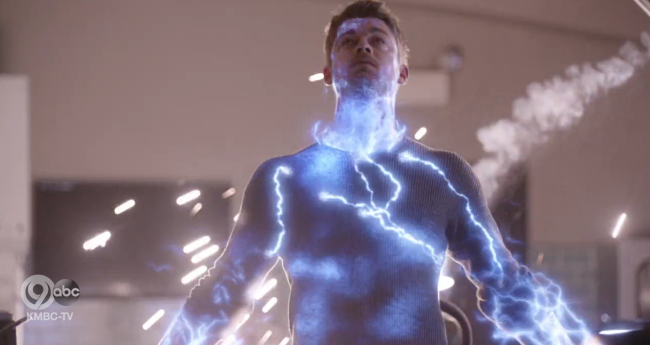 LINCOLN used THUNDERSHOCK! LINCOLN is confused! He hurt himself in his confusion!