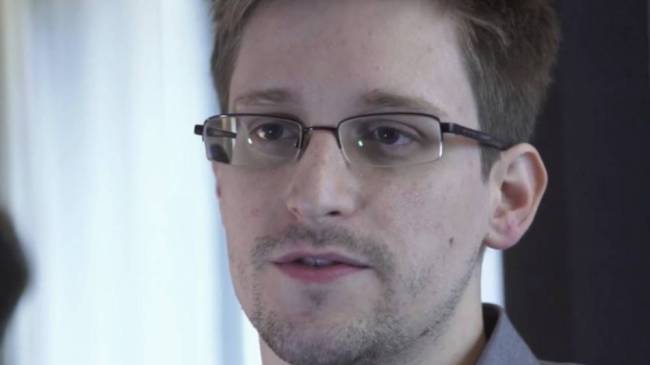 hot-for-hacker-meet-the-women-obsessed-with-edward-snowden-1464361303