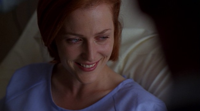A disgracefully rare shot of Scully smiling because something nice has happened