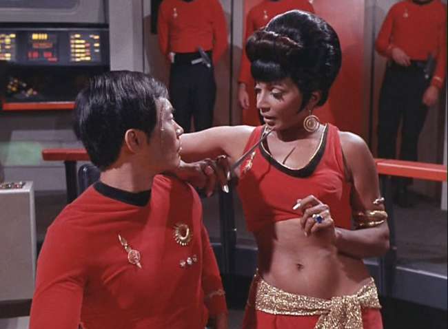 Uhura-and-Sulu-star-trek-women-8068874-720-530