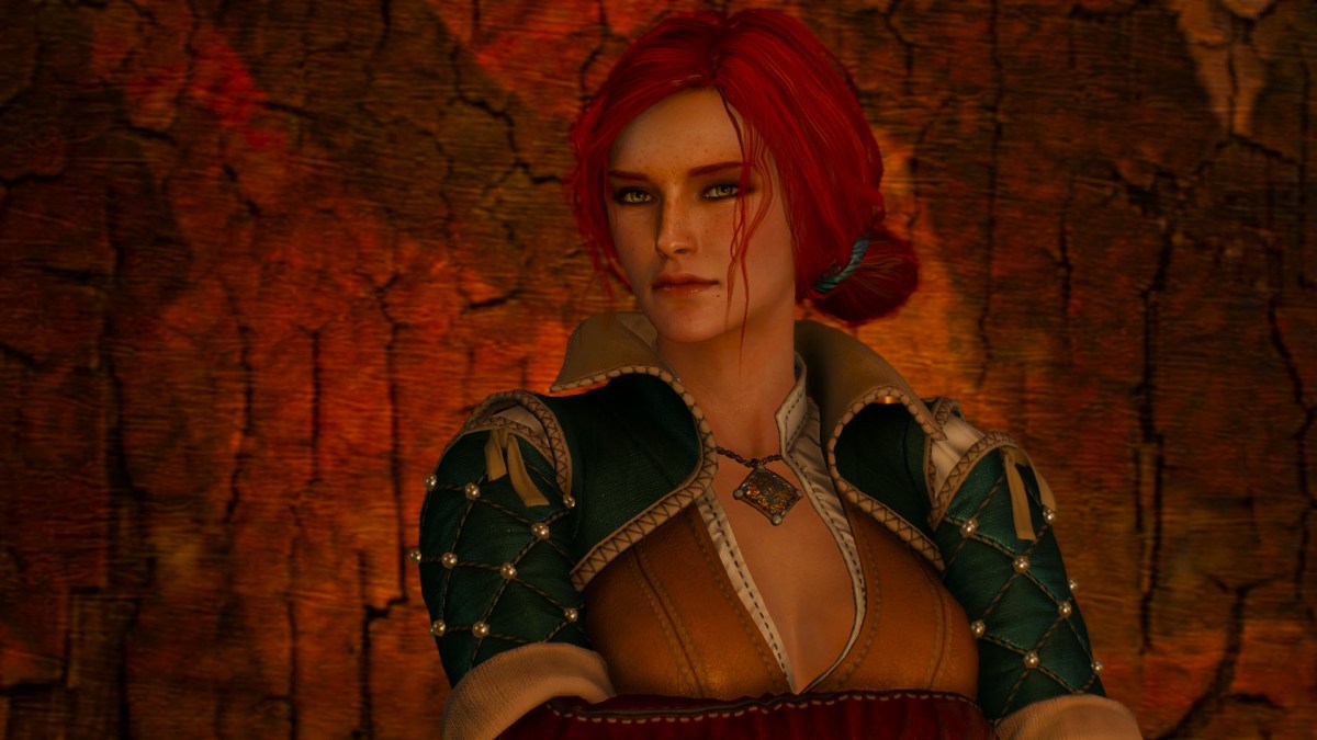 Triss Merigold's default outfit appears to have detachable sleeves with points (it probably attaches at the back).