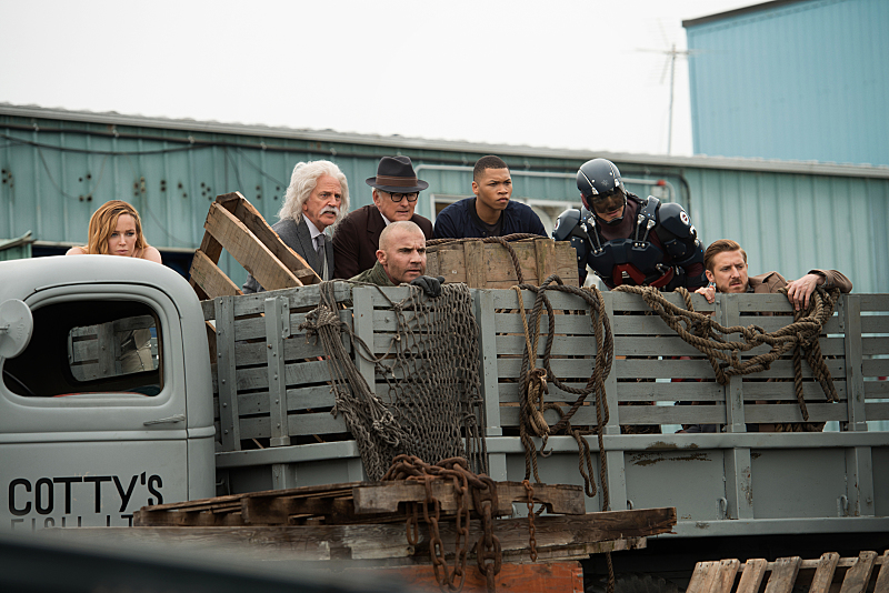 DC's Legends of Tomorrow --"Out Of Time"-- Image LGN201A_0013R.jpg Pictured (L-R): Caity Lotz as Sara Lance/White Canary, John Rubinstein as Albert Einstein, Dominic Purcell as Mick Rory/Heat Wave, Victor Garber as Professor Martin Stein, Franz Drameh as Jefferson "Jax" Jackson, Brandon Routh as Ray Palmer/Atom and Arthur Darvill as Rip Hunter -- Photo: Diyah Pera/The CW -- ÃÂ© 2016 The CW Network, LLC. All Rights Reserved.