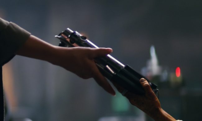 luke_original_lightsaber_returns