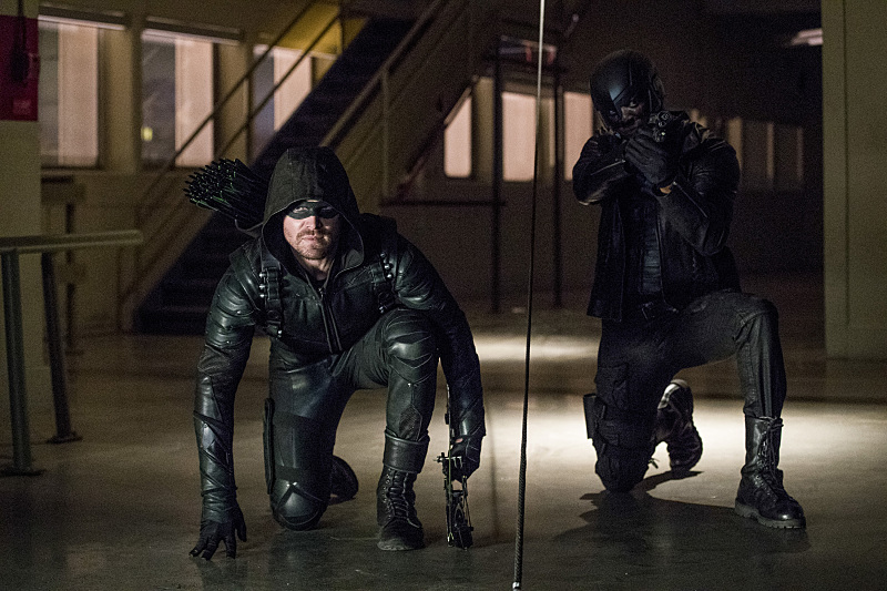Arrow -- "What We Leave Behind" -- Image AR509b_0153b.jpg -- Pictured (L-R): Stephen Amell as Oliver Queen/The Green Arrow and David Ramsey as Diggle/Spartan -- Photo: Jack Rowand/The CW -- ÃÂ© 2016 The CW Network, LLC. All Rights Reserved.