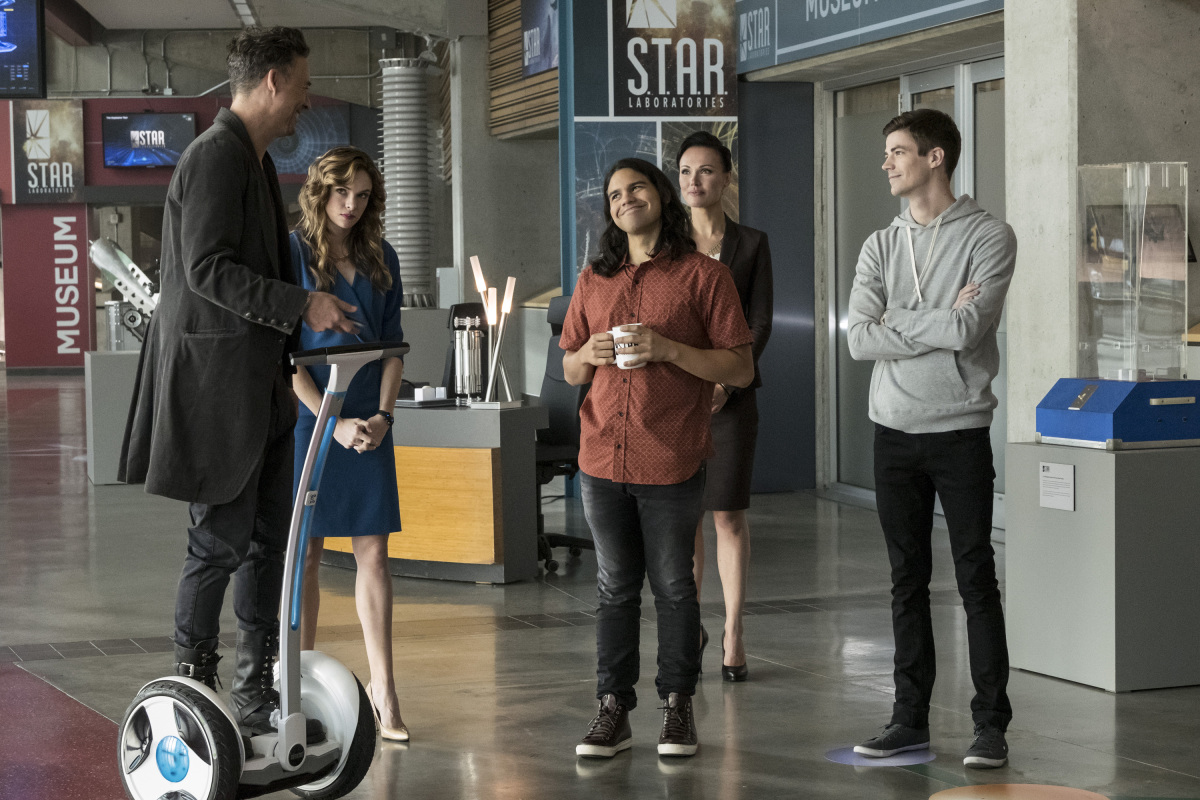 The Flash -- "Borrowing Problems from the Future" -- Image FLA310b_0034b.jpg -- Pictured (L-R): Tom Cavanagh as Harrison Wells, Danielle Panabaker as Caitlin Snow, Carlos Valdes as Cisco Ramon, Lindsay Maxwell as Olga and Grant Gustin as Barry Allen -- Photo: Katie Yu/The CW -- ÃÂ© 2016 The CW Network, LLC. All rights reserved.