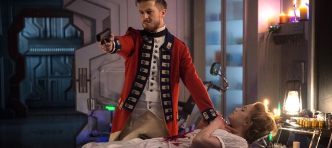 DC's Legends of Tomorrow --"Turncoat"-- LGN211a_0185.jpg -- Pictured (L-R): Arthur Darvill as Rip Hunter and Caity Lotz as Sara Lance/White Canary -- Photo: Diyah Pera/The CW -- ÃÂ© 2017 The CW Network, LLC. All Rights Reserved