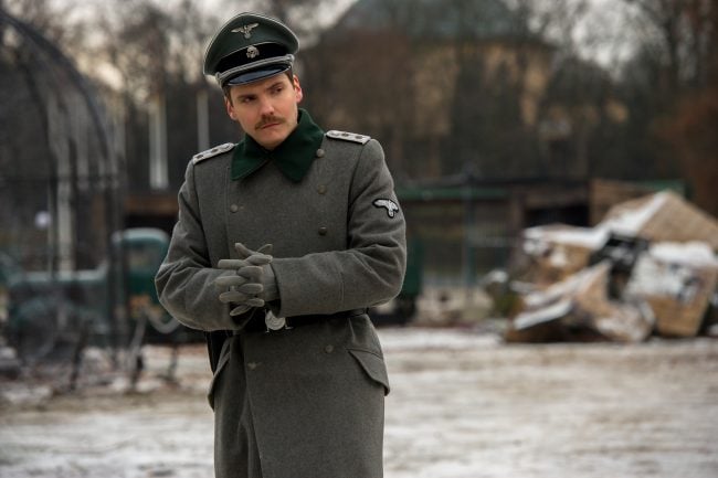 4101_D043_24090_R Daniel Brühl stars as Lutz Heck in director Niki Caro's THE ZOOKEEPER'S WIFE, a Focus Features release. Credit: Anne Marie Fox / Focus Features