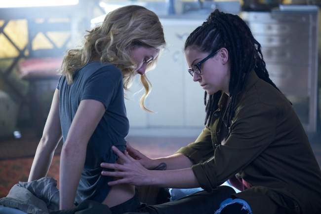 Delphine (Evelyne Brochu) and Cosima (Tatiana Maslany)