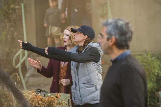 4101_D006_02496_R (ctr l-r) Jessica Chastain and director Niki Caro work out a scene on the set of THE ZOOKEEPER'S WIFE, a Focus Features release. Credit: Anne Marie Fox / Focus Features
