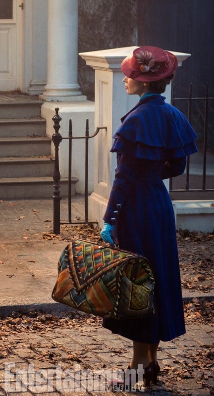 Mary Poppins (Emily Blunt) returns to the Banks home after many years and uses her magical skills to help the now grown up Michael and Jane rediscover the joy and wonder missing in their lives in MARY POPPINS RETURNS, directed by Rob Marshall.