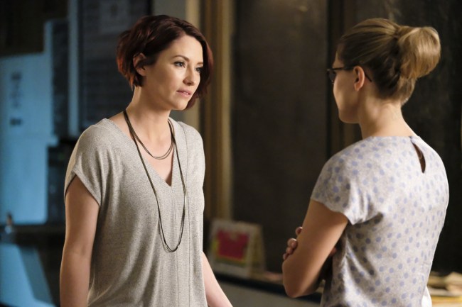Supergirl -- "The Faithful" -- Pictured (L-R): Chyler Leigh as Alex Danvers and Melissa Benoist as Kara/Supergirl -- © 2017 The CW Network, LLC. All Rights Reserved