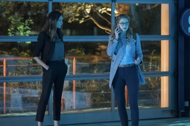 image: Jeff Weddell/The CW Supergirl -- "Damage" - Pictured (L-R): Odette Annable as Samantha and Melissa Benoist as Kara -- © 2017 The CW Network, LLC. All Rights Reserved