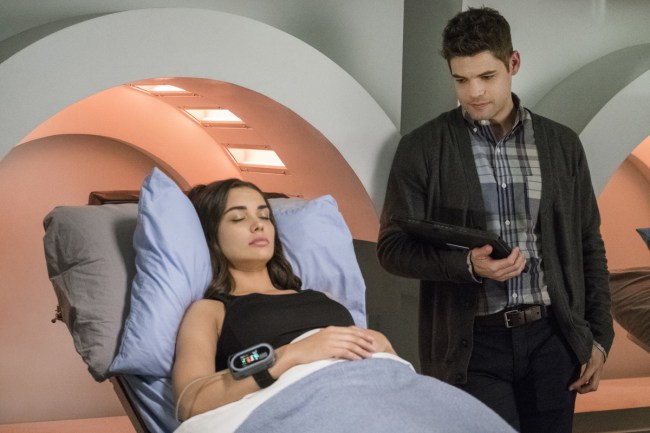 image: Michael Courtney/The CW Supergirl -- "Wake Up" Pictured (L-R): Amy Jackson as Irma/Saturn Girl and Jeremy Jordan as Winn Schott-- © 2017 The CW Network, LLC. All Rights Reserved