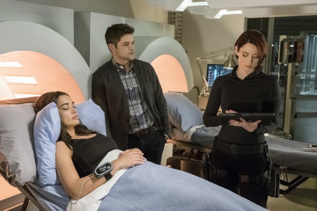image: Michael Courtney/The CW Supergirl -- "Wake Up" Pictured (L-R): Amy Jackson as Irma/Saturn Girl, Jeremy Jordan as Winn Schott, and Chyler Leigh as Alex Danvers -- © 2017 The CW Network, LLC. All Rights 