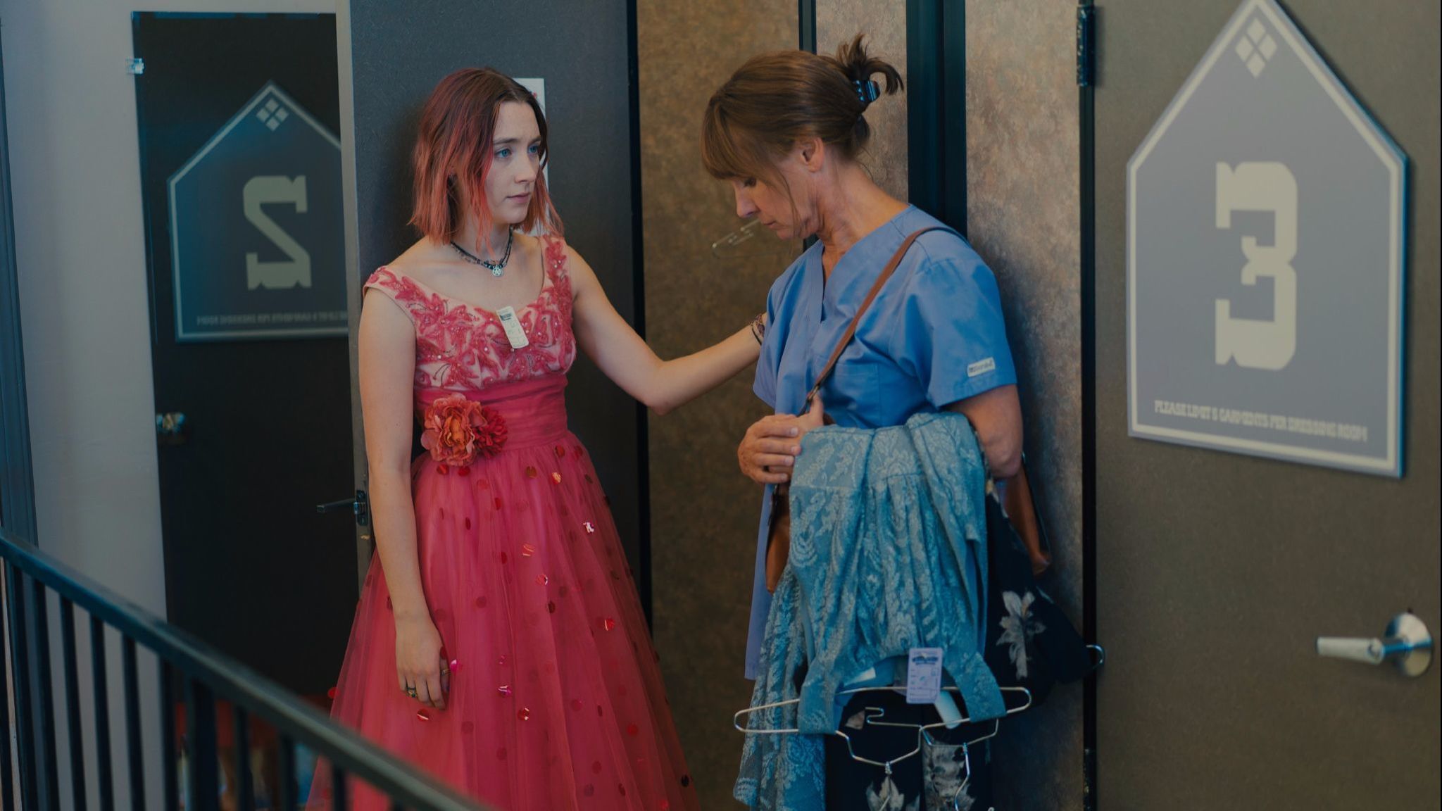 Lady Bird (Saoirse Ronan) and Mother Marion (Laurie Metcalf)