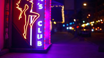 Neon Men's Club Sign