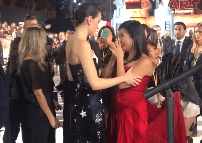 Screengrab of a Twitter video where Daisy Ridley comforts Kelly Marie Tran at the Last Jedi premiere