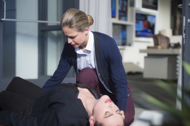 image: Diyah Pera/The CW Supergirl -- "For Good" Pictured (L-R): Katie McGrath as Lena Luthor and Melissa Benoist as Kara/Supergirl -- © 2018 The CW Network, LLC. All Rights Reserved.