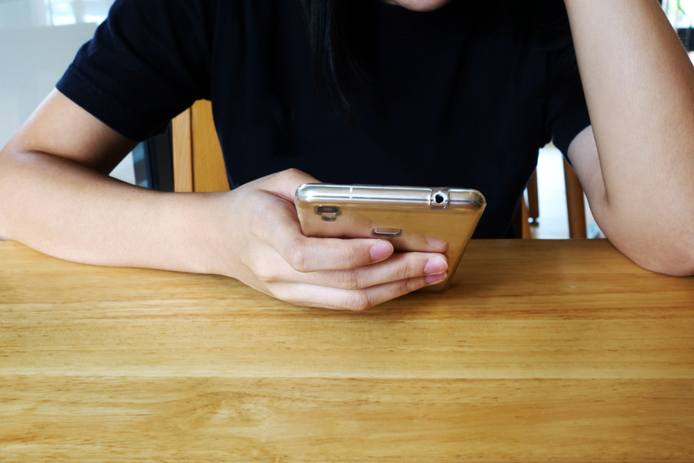 texting sexting boys girls teen preteen