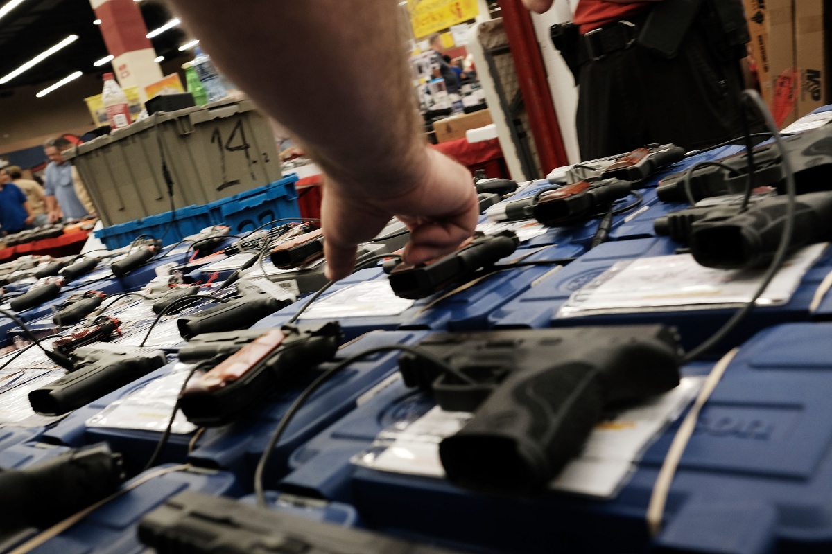 Gun Show In Forth Worth Attracts Gun Enthusiasts