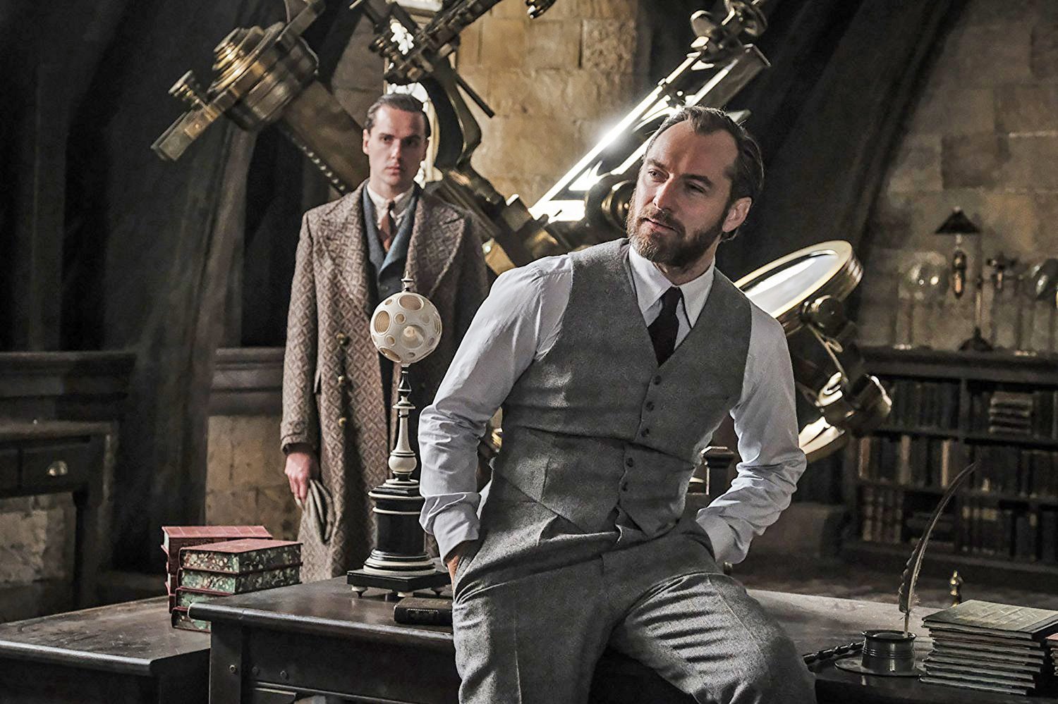 New look at Jude Law as Dumbledore in Fantastic Beasts 2