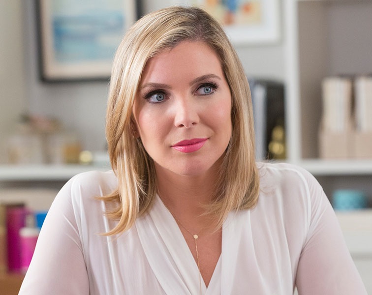 June Diane Raphael as Brianna Hanson on Netflix's "Gracie and Frankie"