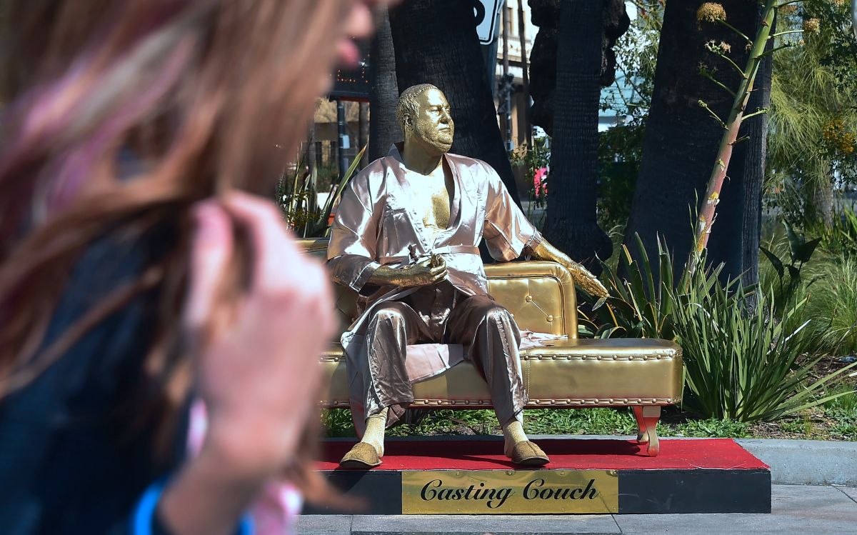 Weinstein 'Casting Couch' Statue Pops Up Near the Oscars The Mary Sue