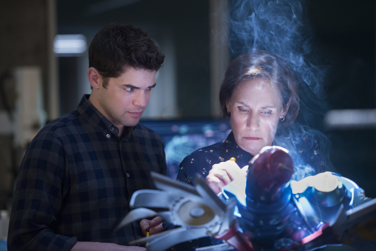 Supergirl -- "Schott Through the Heart" -- Image Number: SPG314a_0073.jpg -- Pictured (L-R): Jeremy Jordan as Winn and Laurie Metcalf as Mary McGowan -- © 2018 The CW Network, LLC. All rights reserved.